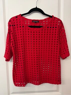 CHARLIE B Red Short-Sleeve Eyelet Knit Top with Split Back
